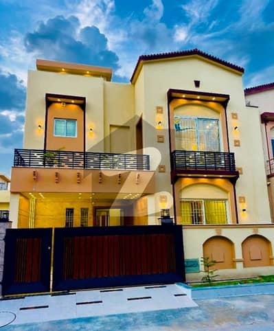7 Marla Modren Designer Double Heighted House Avilable For Sale