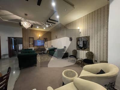 10 Marla house for rent in Bahria Town Lahore