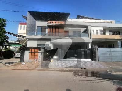 واپڈا ٹاؤن فیز 1 - بلاک ای واپڈا ٹاؤن فیز 1,واپڈا ٹاؤن,ملتان میں 5 کمروں کا 10 مرلہ مکان 4.0 کروڑ میں برائے فروخت۔