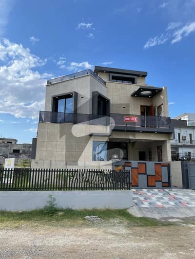 Corner House along with Top Notch location only @4.10 Cr - E block Sector B17 Islamabad.