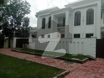 House For Grabs In 666 Square Yards F-7
