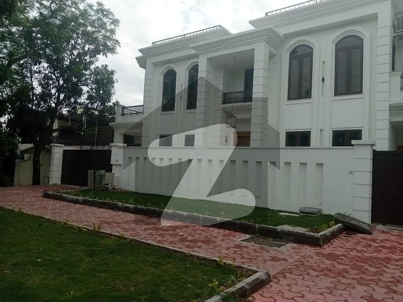 House For Grabs In 666 Square Yards F-7 House For Grabs In 666 Square Yards F-7