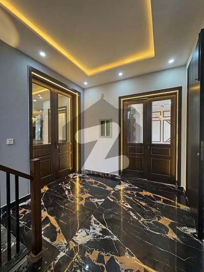 1 KANAL BRAND NEW WITH HOUSE MODERN ELEVATIon