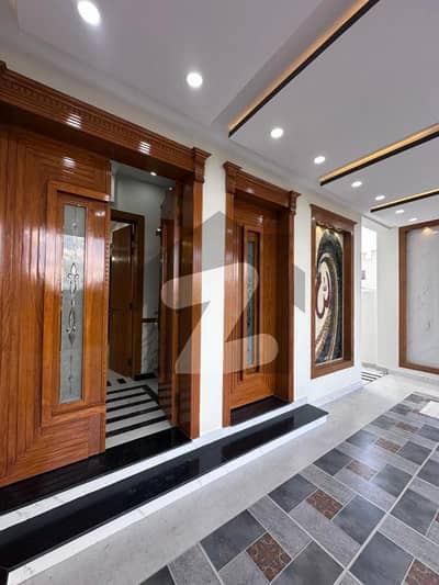Beautiful 10 Marla Bungalow In Top City-1