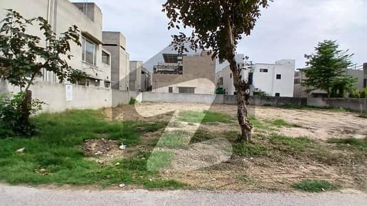 1 kanal plot excellent location DHA Phase 8 W block