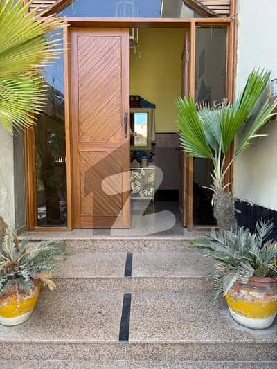 1000 Yards Old House For Sale In DHA Phase 6 7 Bed + Study