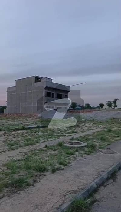 10 MARLA DEVELOP POSSESSION PLOT FOR SALE ON REASONABLE PRICE IN GULBERG GREEN ISLAMABAD
