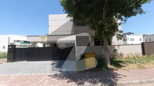 بحریہ گرینز۔ اوورسیز انکلیو - سیکٹر 1 بحریہ گرینز۔ اوورسیز انکلیو,بحریہ ٹاؤن فیز 8,بحریہ ٹاؤن راولپنڈی,راولپنڈی میں 5 کمروں کا 1 کنال مکان 11.5 کروڑ میں برائے فروخت۔