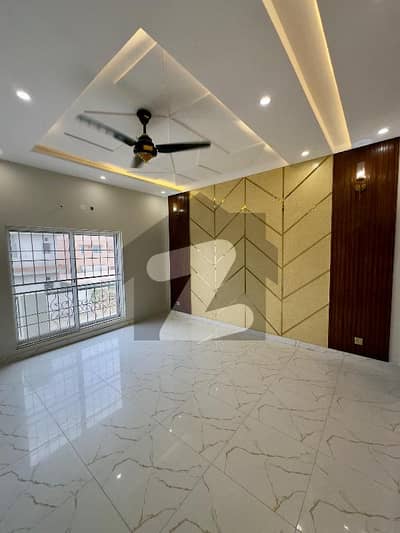 1 Kanal Prime Location Modern Luxury House For Sale