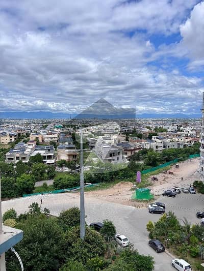 1 kanal solid land semi corner plot at very prime location boulevard back street