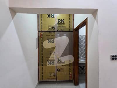 ایڈن ایگزیکیٹو ایڈن گارڈنز,فیصل آباد میں 6 کمروں کا 5 مرلہ مکان 90.0 ہزار میں کرایہ پر دستیاب ہے۔