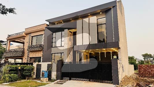 BANKERS AVENUE COOPERATIVE HOUSING SOCIETY  10 MARLA BRAND NEW HOUSE FOR SALE NEAREST DHA PHASE 6 & 7