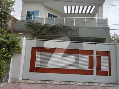 گارڈن ٹاؤن ملتان میں 4 کمروں کا 10 مرلہ مکان 2.4 کروڑ میں برائے فروخت۔