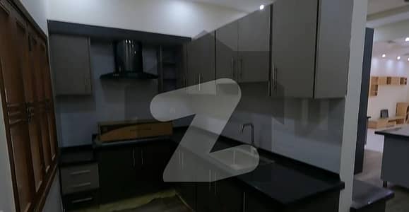فیڈرل بی ایریا ۔ بلاک 11 فیڈرل بی ایریا,کراچی میں 6 کمروں کا 1 کنال مکان 16.0 کروڑ میں برائے فروخت۔