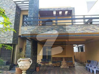 1 Kanal Solid A+ Owner Build Slightly Used with Gas House For Sale