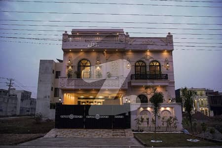 A Well Designed House Is Up For sale In An Ideal Location In LDA Avenue