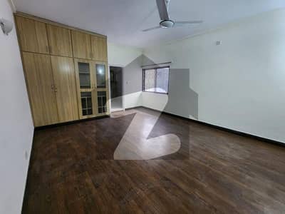 LUXURIOUS HOUSE FOR RENT IN F-8