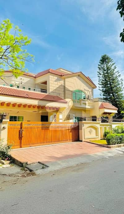 LUXURIOUS HOUSE FOR RENT IN F-8