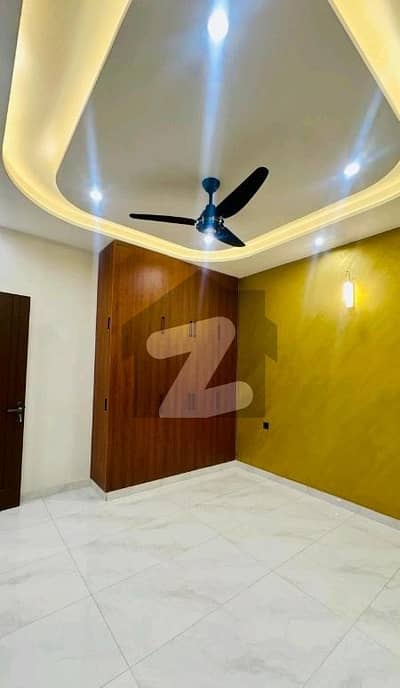 واپڈا ٹاؤن ۔ بلاک بی2 واپڈا ٹاؤن,گوجرانوالہ میں 5 کمروں کا 10 مرلہ مکان 3.75 کروڑ میں برائے فروخت۔