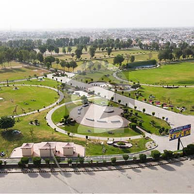 سینٹرل پارک ہاؤسنگ سکیم لاہور میں 8 مرلہ کمرشل پلاٹ 2.5 کروڑ میں برائے فروخت۔