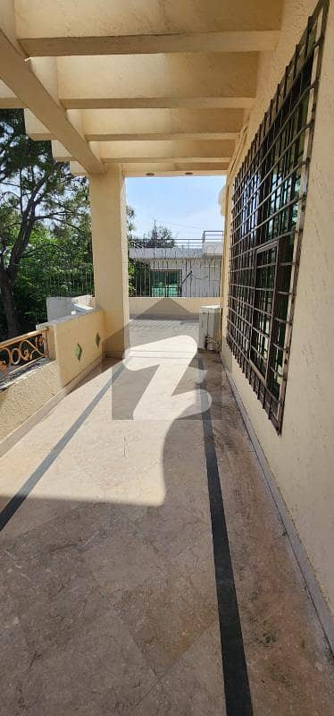 12 BEDROOMS LUXURIOUS HOUSE FOR RENT IN F-8