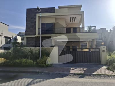 10 Marla House Available For Sale On Prime Location Of Bahria Town