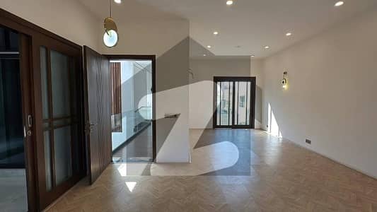 LUXURY 500 SQ YD OLD HOUSE PHASE 6 PRIME LOCATION