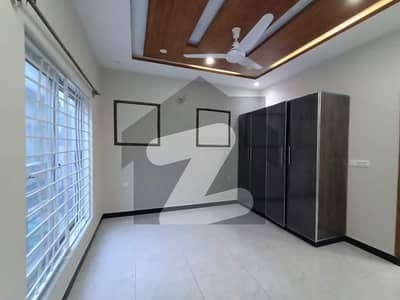 بحریہ ٹاؤن فیز 8 ۔ علی بلاک بحریہ ٹاؤن فیز 8 ۔ سفاری ویلی,بحریہ ٹاؤن فیز 8,بحریہ ٹاؤن راولپنڈی,راولپنڈی میں 4 کمروں کا 5 مرلہ مکان 60.0 ہزار میں کرایہ پر دستیاب ہے۔