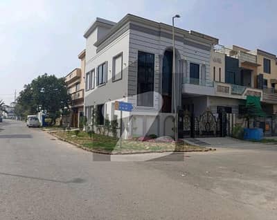 سٹی ہاؤسنگ سوسائٹی گوجرانوالہ میں 4 کمروں کا 5 مرلہ مکان 2.9 کروڑ میں برائے فروخت۔