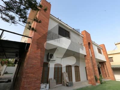 House Sized 1000 Square Yards Available In Clifton - Block 5