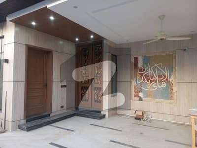 ڈی ایچ اے فیز 4 ڈیفنس (ڈی ایچ اے),لاہور میں 5 کمروں کا 10 مرلہ مکان 2.5 لاکھ میں کرایہ پر دستیاب ہے۔