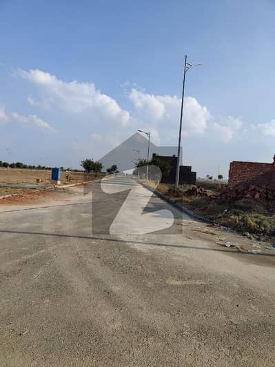 10 Marla 40 Feet Road Back Of Main Boulevard Carpeted Road Nearby Community Phase 4 Location