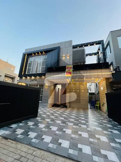 10 MARLA PRIME LOCATION 60FT WIDE ROAD ULTRA MODREN DESIGN LUXURIOUS HOUSE FOR SALE BAHRIA TOWN LAHORE