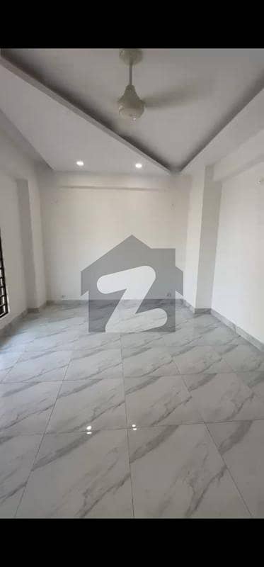 میٹروپولِز ریزیڈینسی جناح ایونیو,کراچی میں 3 کمروں کا 9 مرلہ فلیٹ 2.9 کروڑ میں برائے فروخت۔
