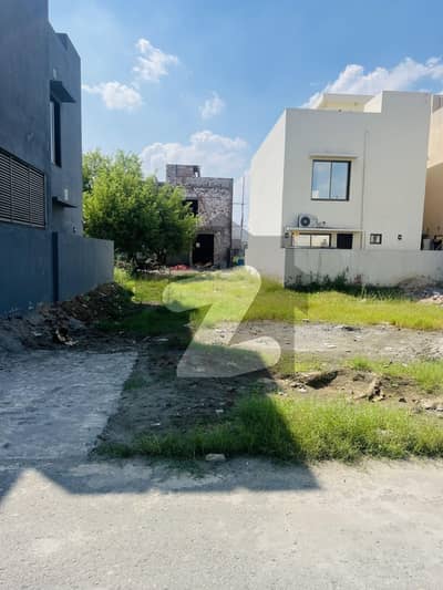 DHA PHASE 8 IVY GAREEN 60 FEET ROAD Z4.1017 PLOT AVAILABLE FOR SALE