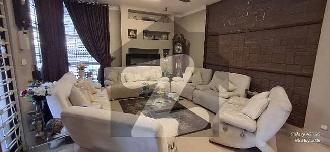 corner house | lawn | well maintained