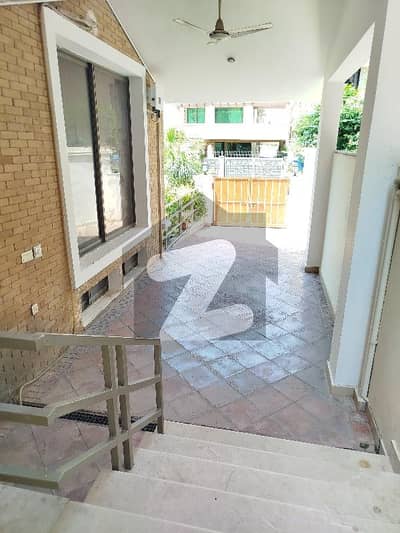 1 Kanal Beautiful Upper Portion For Rent in F11