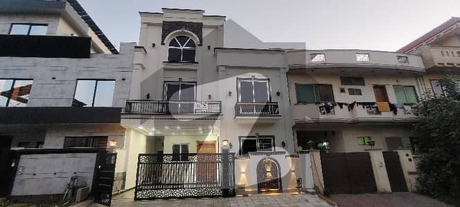 جی ۔ 14/4 جی ۔ 14,اسلام آباد میں 5 کمروں کا 8 مرلہ مکان 6.75 کروڑ میں برائے فروخت۔