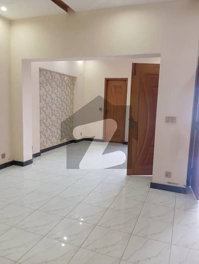 پنجاب یونیورسٹی ایمپلائیز سوسائٹی لاہور میں 3 کمروں کا 1 کنال بالائی پورشن 1.0 لاکھ میں کرایہ پر دستیاب ہے۔