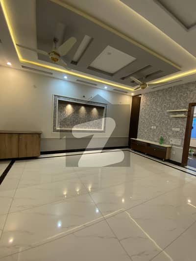 ٹاپ سٹی 1 - بلاک ڈی ٹاپ سٹی 1,اسلام آباد میں 5 کمروں کا 10 مرلہ مکان 1.3 لاکھ میں کرایہ پر دستیاب ہے۔