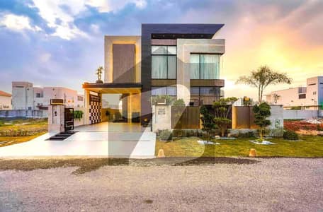 Fully Furnished With Pool At Top LOcation Near Park Masjid