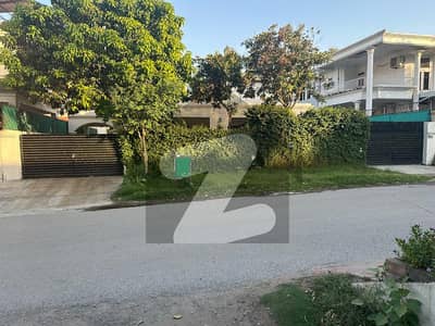 ایف ۔ 10/3 ایف ۔ 10,اسلام آباد میں 4 کمروں کا 1 کنال مکان 23.0 کروڑ میں برائے فروخت۔