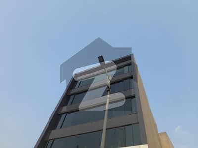 8 MARLA BRAND NEW BUILDING GROUND FLOOR & MIZALINE AVAILABLE FOR RENT