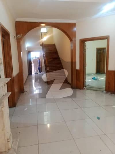 ایف ۔ 10 اسلام آباد میں 6 کمروں کا 1 کنال مکان 21.0 کروڑ میں برائے فروخت۔