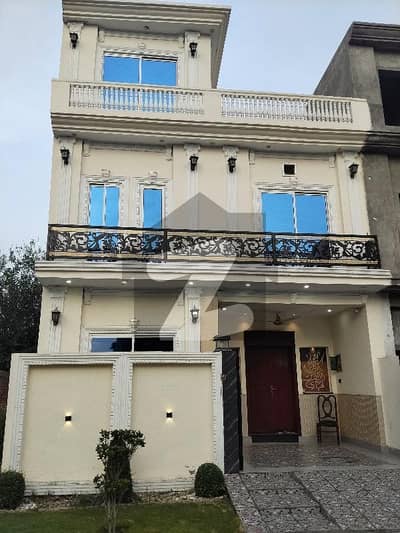 سینٹرل پارک ۔ بلاک بی سینٹرل پارک ہاؤسنگ سکیم,لاہور میں 3 کمروں کا 3 مرلہ مکان 1.15 کروڑ میں برائے فروخت۔