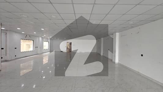 1 KANAL BRAND NEW TYPE 1ST FLOOR AVAILABLE FOR RENR ON MAIN ROAD