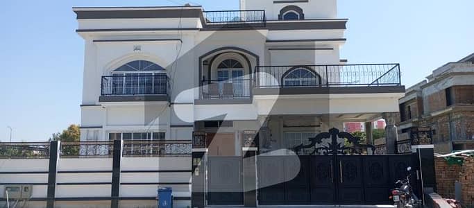 جی ۔ 11 اسلام آباد میں 3 کمروں کا 5 مرلہ مکان 4.5 کروڑ میں برائے فروخت۔