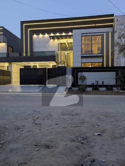 ائیر لائن ہاؤسنگ سوسائٹی لاہور میں 6 کمروں کا 1 کنال مکان 6.5 کروڑ میں برائے فروخت۔