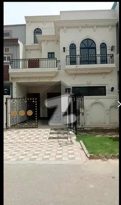 خیابانِ امین لاہور میں 3 کمروں کا 5 مرلہ مکان 1.67 کروڑ میں برائے فروخت۔