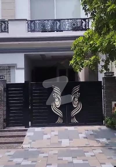 SYED BROTHERS PROUDLY OFFERS: 5 Marla Elegant And Fully Maintained Used Bungalow Is Available In The Best Block Of DHA Lahore.
